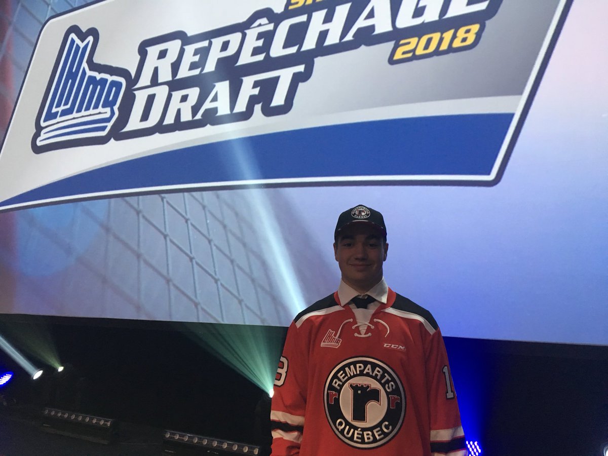 CommandeursCDL's tweet photo. Félicitations à William Chabot du CDL repêché par @quebec_remparts lors du draft de la @LHJMQ !

#cdlpride #hockey #remparts #lhps https://t.co/KRypGWlE4k