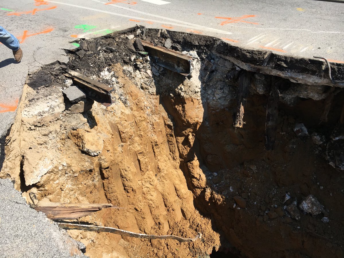 louisvillemsd's tweet photo. Cave-in of brick sewer pipe from 1871 on E Liberty near Baxter. Trolley tracks poking through the dirt #MSDatWork https://t.co/Hk0zeAHrIy