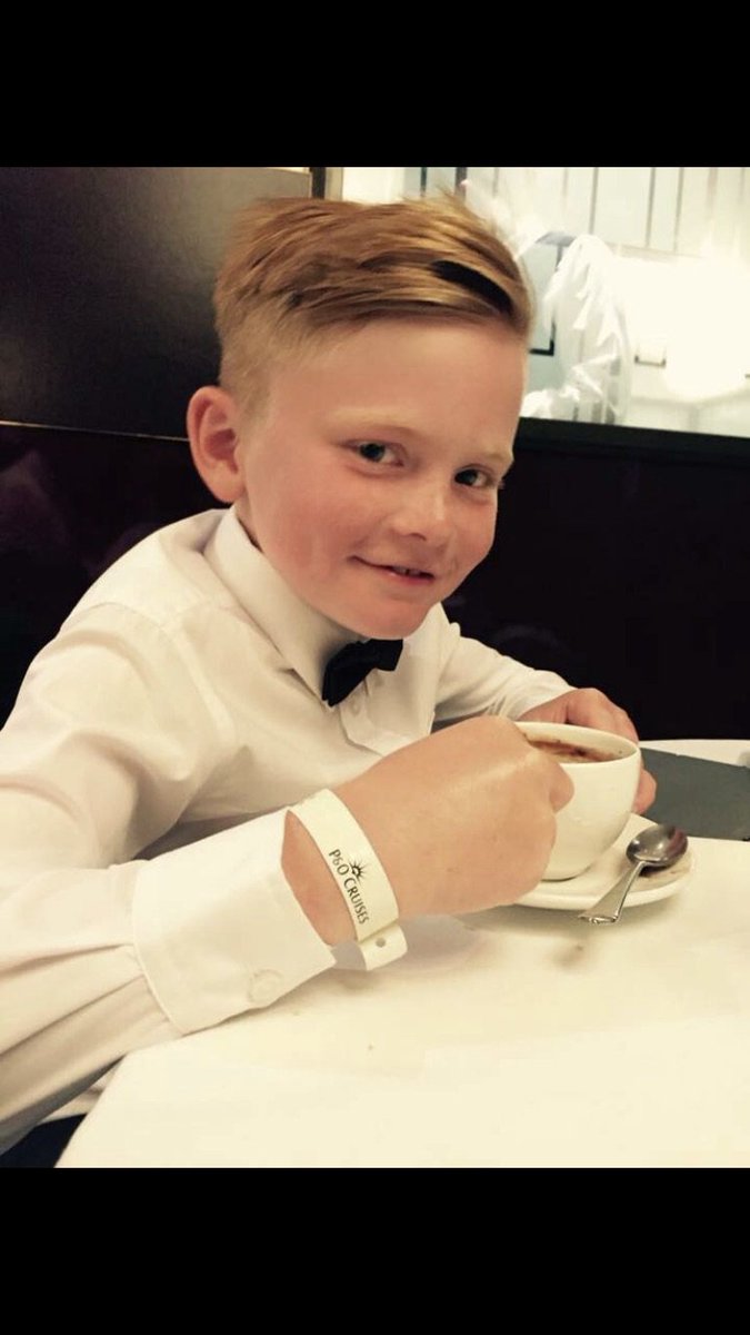 SarahDa15849051's tweet photo. A photo of 1 year ago my boys together ... I never would of known how my life could change just 19 weeks ago when I lost my eldest son Dylan to sepsis age 12 💔💙. Treasure the good times &amp; be sepsis aware love Sarah Dylan’s Mum. https://t.co/ukBZDrXikC