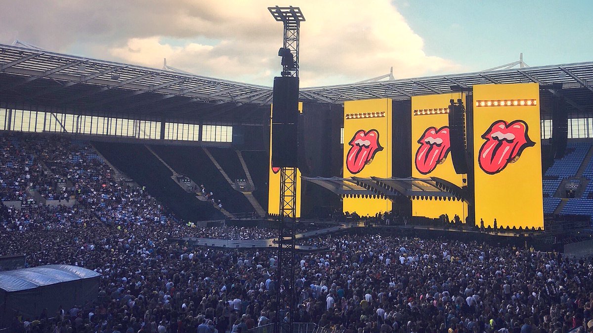 jdandroisin's tweet photo. Whoโs at the @RicohArena watching the @RollingStones?! Mick Jagger on stage - โGreat to be in #Coventry, the jewel of the #WestMidlands!!โ
Heโs not wrong! ๐๐ป
#WhatHeSaid @Coventry2021 #InOurCoventryHome #JDandRoisin https://t.co/kS6UIuhZgM