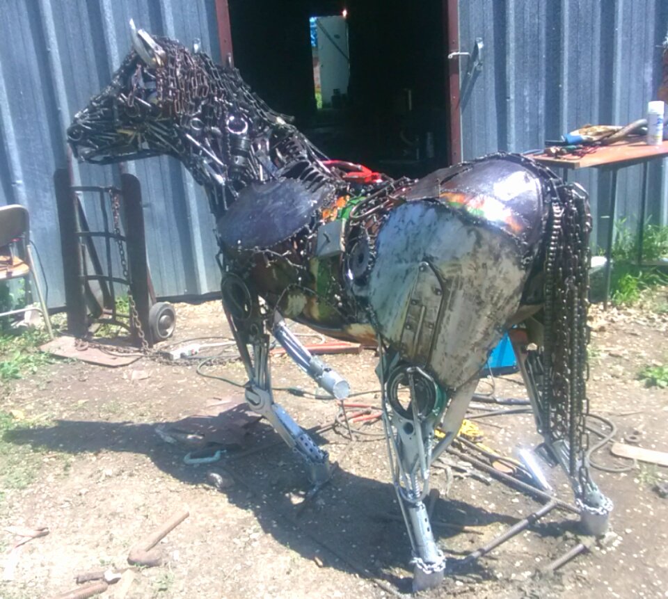keith55082's tweet photo. Finished my new #scrap #metal #horse #Horses #upcycledhour #upcycledpassion2018 #recyclage #junk #keithbooth #artbykeith #equine #LexingtonPark #Lexington
#HorseRacing #forsale #ArtsEd #bestoftheday #GardenersWorld #gardening #steampunk #Art https://t.co/8I7CN9hhhS