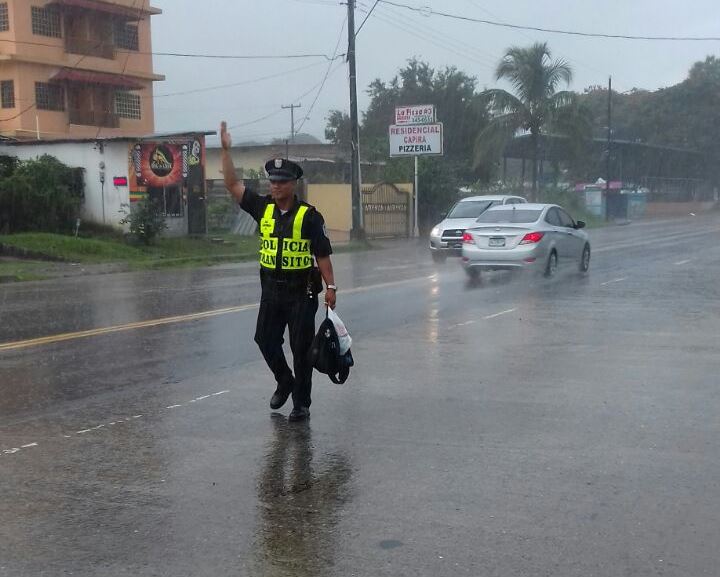 TReporta's tweet photo. Unidades policiales que destacan en su labor sin importar el lugar ni el clima. @ProtegeryServir #TReporta https://t.co/CTldGY8YU8