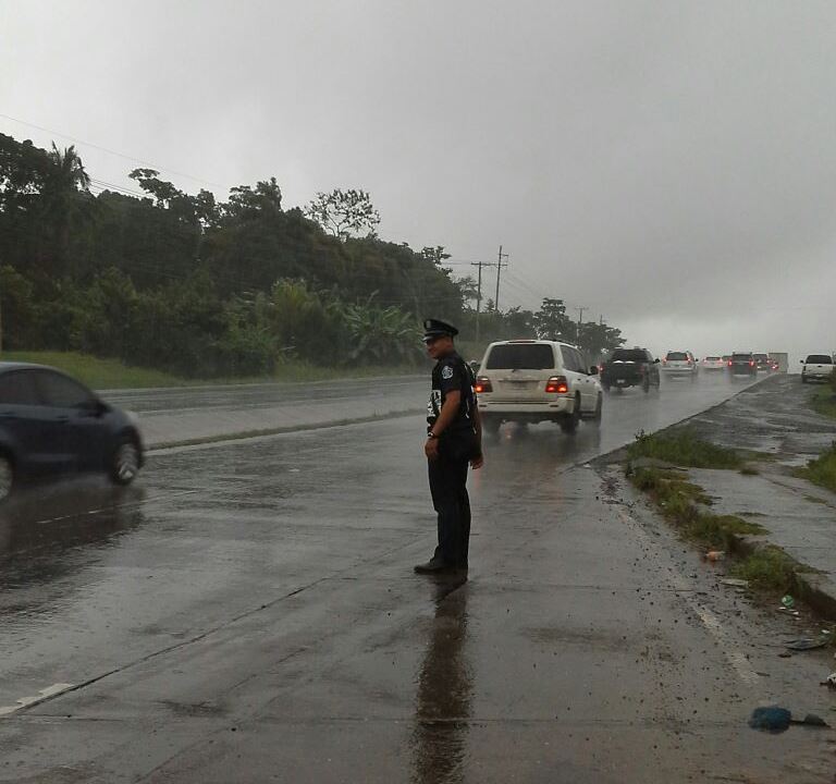 TReporta's tweet photo. Unidades policiales que destacan en su labor sin importar el lugar ni el clima. @ProtegeryServir #TReporta https://t.co/CTldGY8YU8