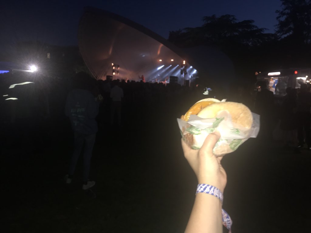 jamieki15185308's tweet image. Burgers and bizzle, what a way to spend summer ball!! #RSUSummerBall #EliorFoodie #LethalBizzle
