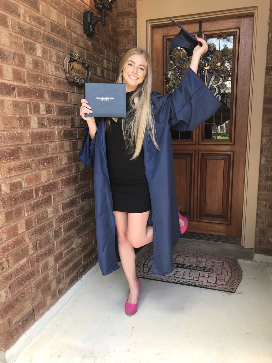 yaagurlnic's tweet photo. I survived!!! #byebyehighschool https://t.co/C0fHh33xdD