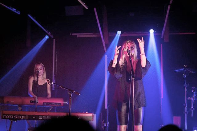 So much fun playing with the suuuper talented <a href="/elledwatson/">Elle Watson</a> the other day 🎹🎵👌🏻 #ellewatson #keys #backingvocals #newmusic #london ift.tt/2Jj8iSv