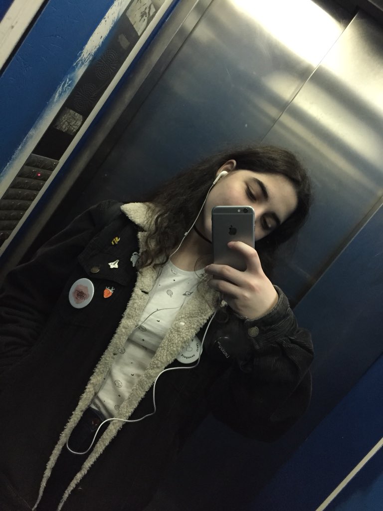 wylaninej's tweet photo. this one’s for my fav dead ships aka clexa and sea mechanic and for tasya, rhiannon and lindsey for making me feel like i can be myself and can do anything 🌻💫✨ happy pride everyone 🏳️‍🌈 #lgbt100 https://t.co/JnwI73nPDW