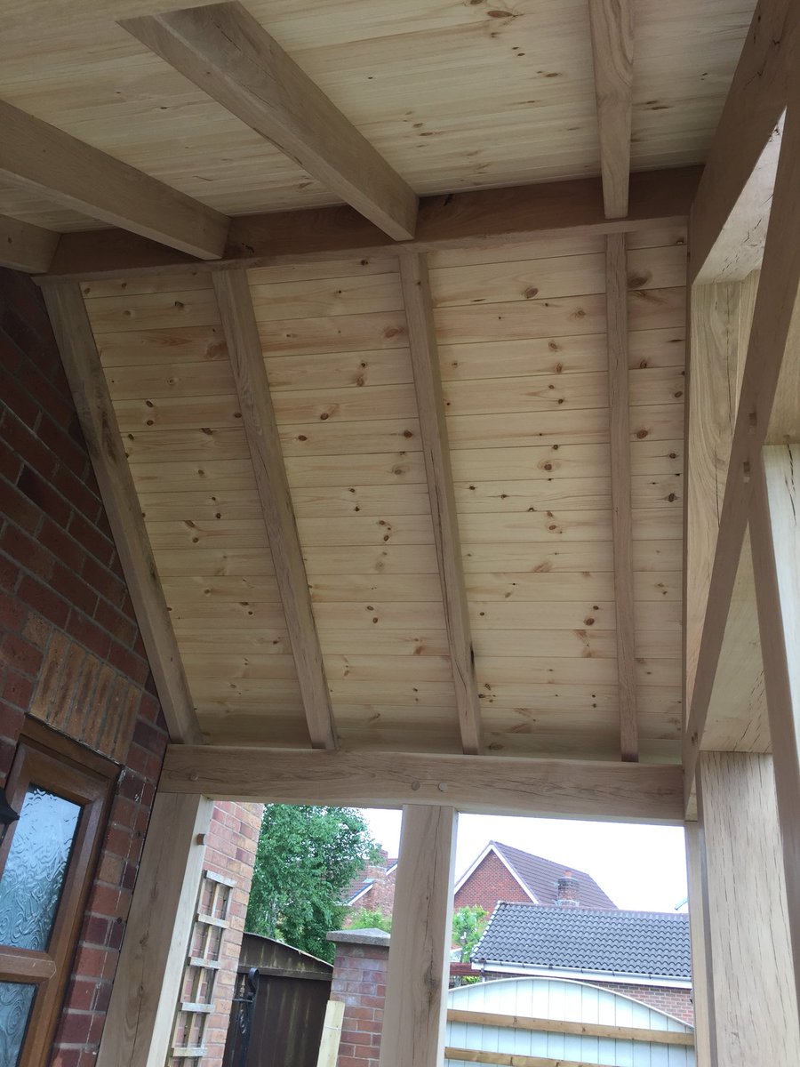 ppbuilding's tweet image. Nice to see this oak porch go up on our Standish project by @cheshireoakframe brilliant job well done.  #oakframe #oakporch #oak #porch #joiner #joinery #extension #refurb #standish #wigan #festool