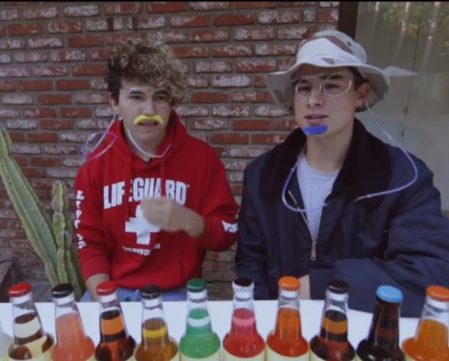 pixarlawley's tweet photo. three year different and Jc is still sat on the left and Kian is still sat on the right and now Jc is wearing the hat instead of Kian 

@KianLawley @KianAndJc @jccaylen https://t.co/yKzazzfTPH