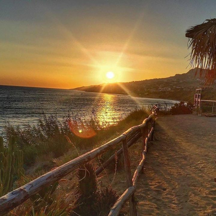 myagrigento's tweet photo. Il tempo è bello, è sabato, e abbiamo tanta voglia di goderci la vita 🤩
Buona serata con questo meraviglioso #tramonto sulla spiaggia di #TorrediGaffe a #Licata 👍
📸© (@ame_sacco)
#Agrigento #Sicily #Italy #Travel #MyAgrigento https://t.co/je5Oufl9Cl https://t.co/KVhsnaLtJn