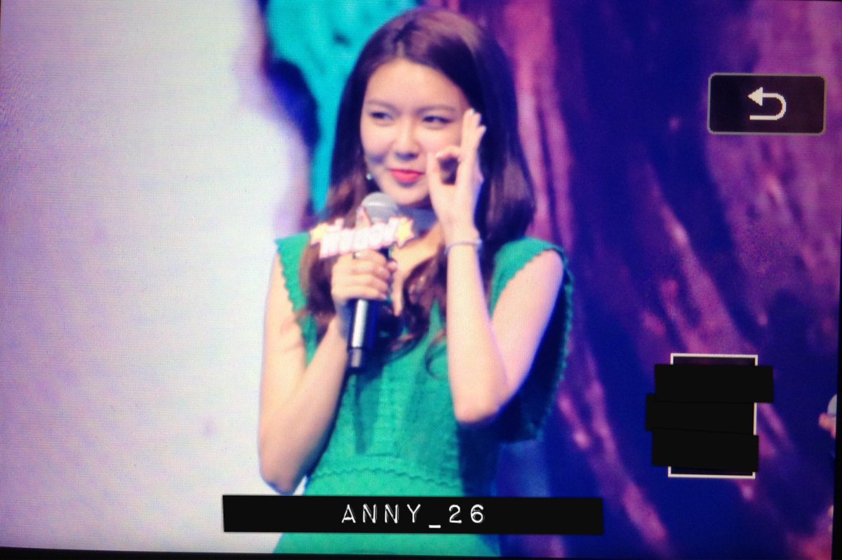 anny__26's tweet photo. 180602 Soo Young 😂😂#ChoiSooyoung1stFMinBKK https://t.co/8a8cbVxvAA