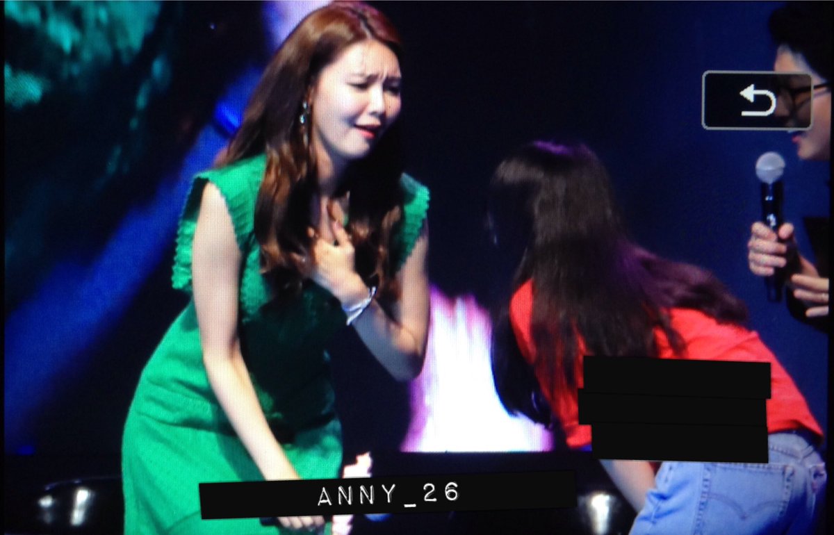 anny__26's tweet photo. 180602 Soo Young 😂😂#ChoiSooyoung1stFMinBKK https://t.co/8a8cbVxvAA