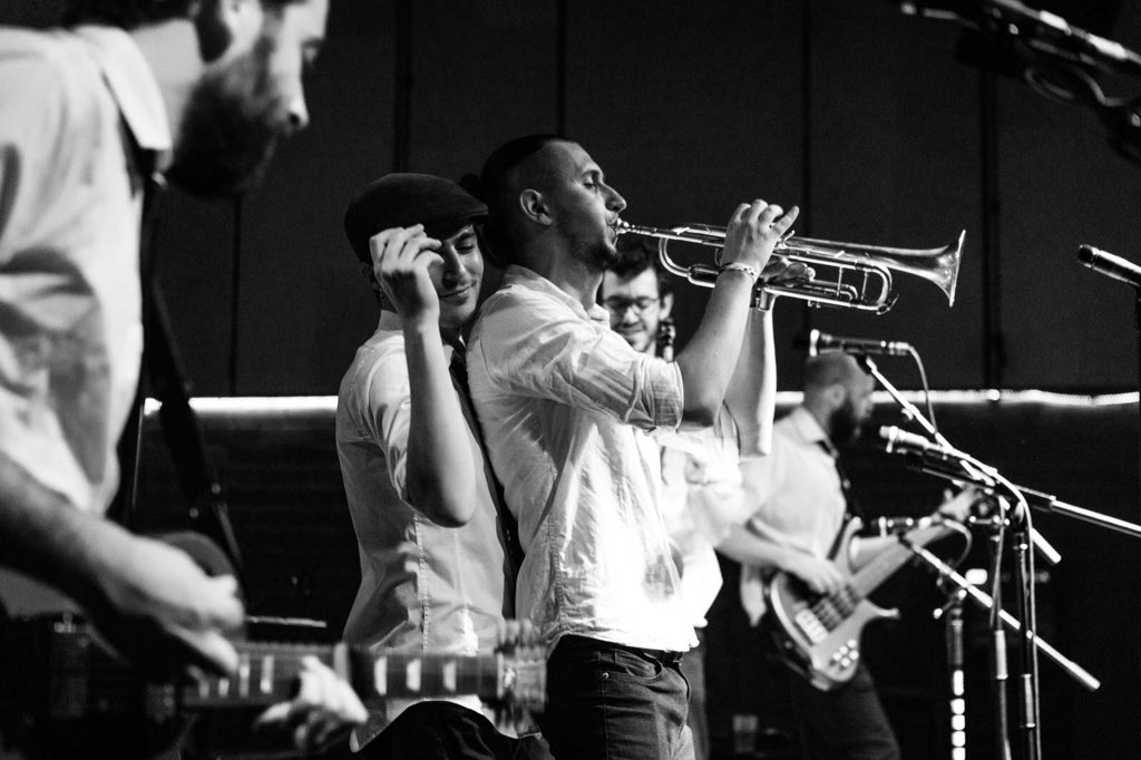 ★DEMÀ CAP A SANT CUGAT!★

Recordeu que demà al matí serem al Pícnic Musical compartint escenari amb The 5 Outsiders.

// DIUMENGE 3 DE JUNY • Sant Cugat • Jardins del Monestir (<a href="/centrescultura/">Cultura Sant Cugat</a>) • 12:30

Esperem que la pluja ens respecti!

Salut i ska!

*Foto de Lluc Miralles