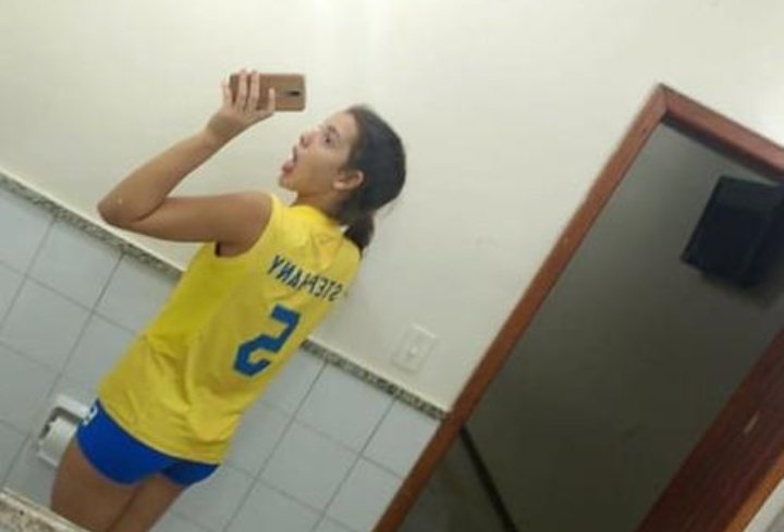 bremr_xp's tweet photo. Stephany vestiu a verde e amarela heinnnnn!!! 🤾🏅🏐
#tefãobrilha✨🇧🇷
#smpfoiDeus
#seleçãobrasileira
#Argentinaésóocomeço
#camisa5 https://t.co/PbhIYrRKmr
