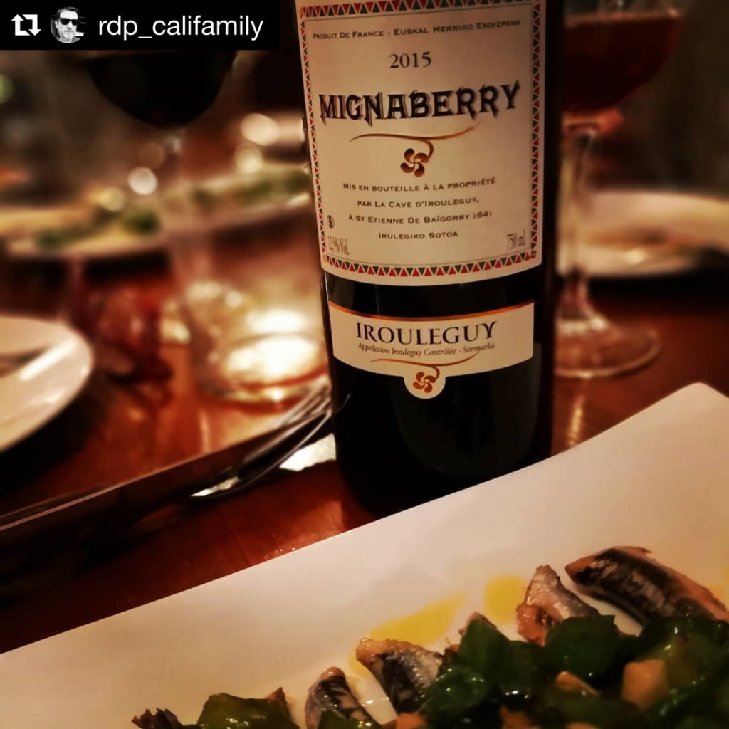 cave_irouleguy's tweet photo. Où déguster nos vins ? Retrouvez le #Mignaberry rouge au Bistrot Kanttu à Hendaye 🍷 Une photo Instagram par @rdp_califamily #irouleguy https://t.co/eDvhgu7vpZ