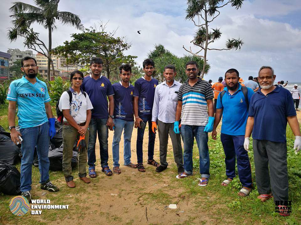 NuskyMukthar's tweet image. A beach cleaning campaign held today at Wellawatta coastal area #lka #Srilanka #Wellawatta #beachclean #WorldEnvironmentDay