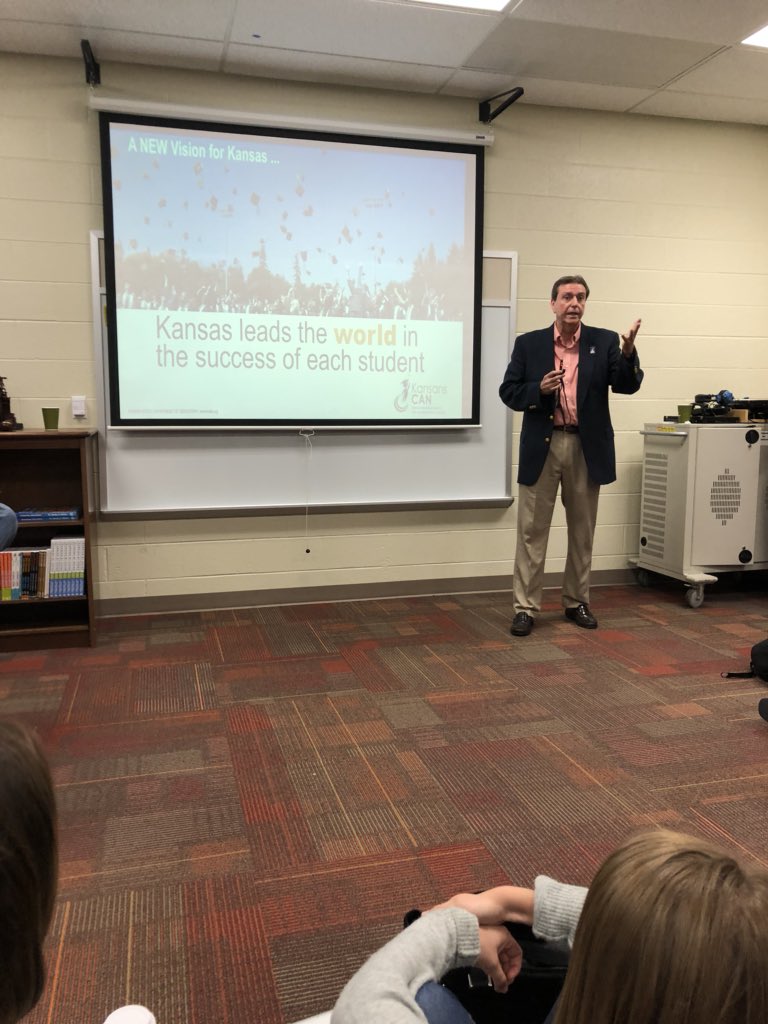 mrsaverysmsd's tweet photo. Success over achievement! Ss are successful when we focus on relationships, personalized learning, and real world application! Great morning of conversations around redesigning schools! Thank you @KsCommissioner @ApacheIS512 ! @theSMSD @SunflowerSMSD #team512 #EdCampRedesign https://t.co/7RSYi93ymy