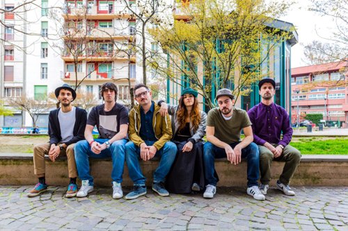 MusicornerInfo's tweet photo. #NonCiSonoScuse il nuovo singolo del gruppo alternative soul @LaraGroove https://t.co/kBUPCYhsdV https://t.co/7o9E3zt03V