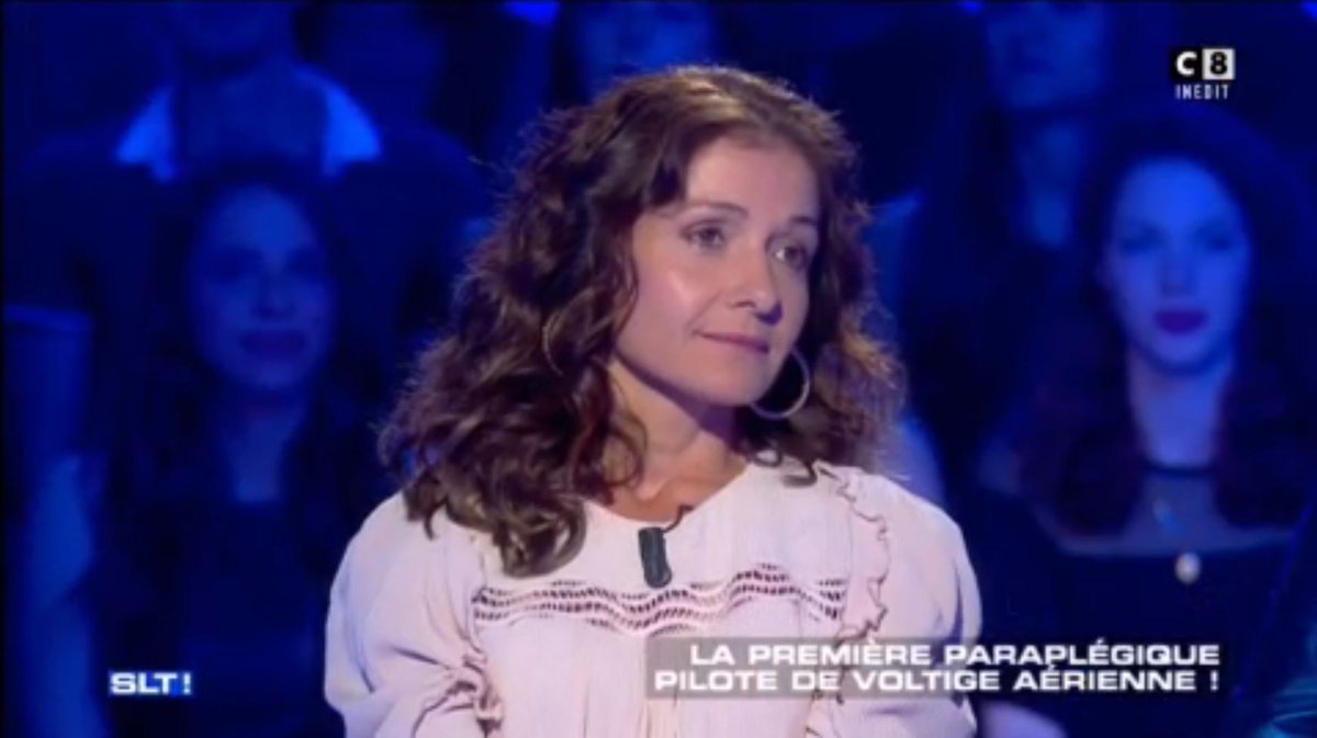 lesterriens's tweet photo. Seule survivante d’un crash, @DorineBourneton raconte son histoire : « On a percuté le flanc de la montagne et on s’est crashés dans la forêt, le pilote a eu un dérèglement de l’oreille interne, il a perdu tous ses repères. » #SLT https://t.co/y7PFAYYE2m