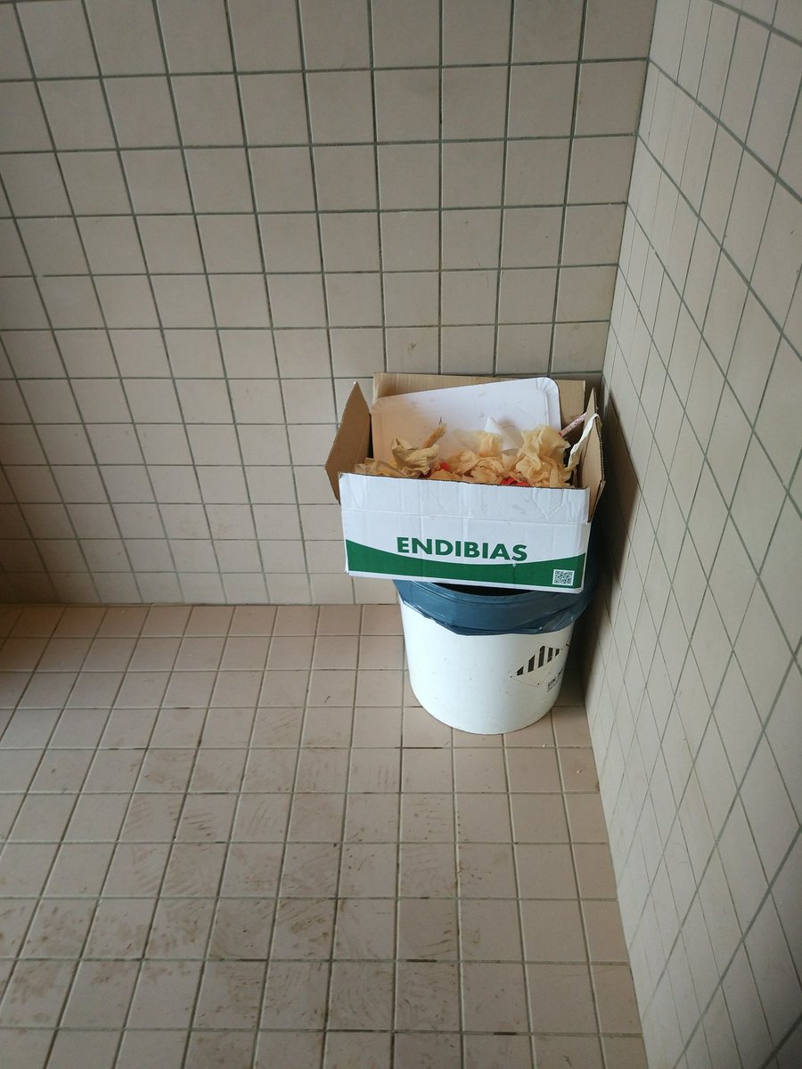 CD_LARRATE tweet media