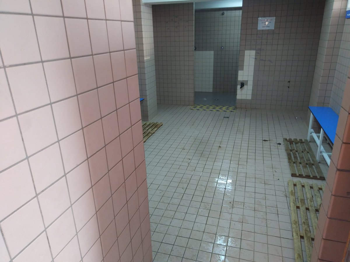 CD_LARRATE tweet media