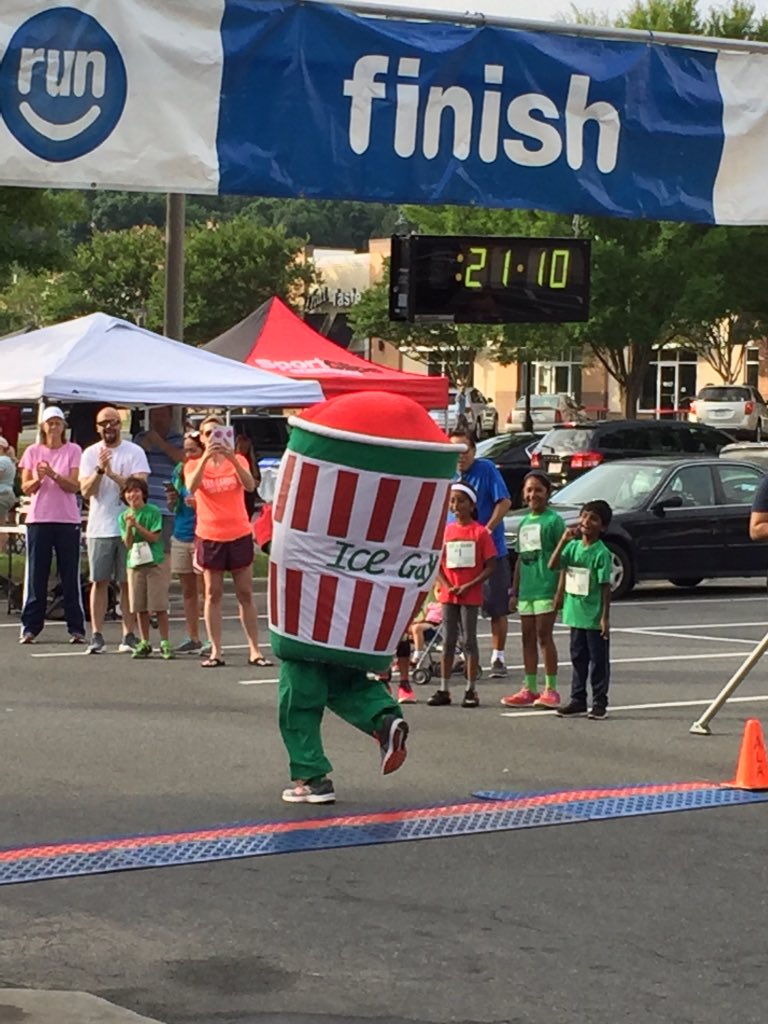 teammc1's tweet photo. @RitasItalianIce Ice Guy racing sweaty cool happiness @RFYL King Tiger 5K &amp;  many chasers @F3Nation @KingTigerCLT https://t.co/Dss9c3r0pl