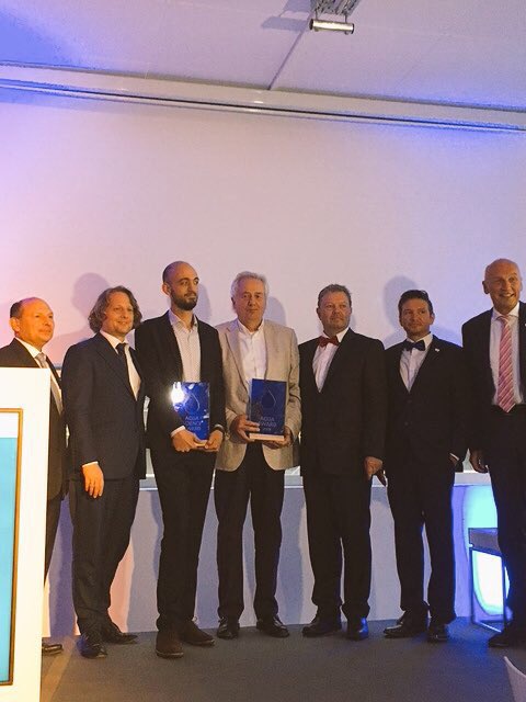 SenWiEnBe's tweet photo. Francesco del Punto 
gewinnt den Aqua Science Award 2018 für seine Masterarbeit, in der er exemplarisch den Einfluss von Abwassereinleitungspunkten für die Badegewässerqualität in #Berlin untersucht hat. 
Herzlichen Glückwunsch!🎉 https://t.co/Dp3lEPnB2F