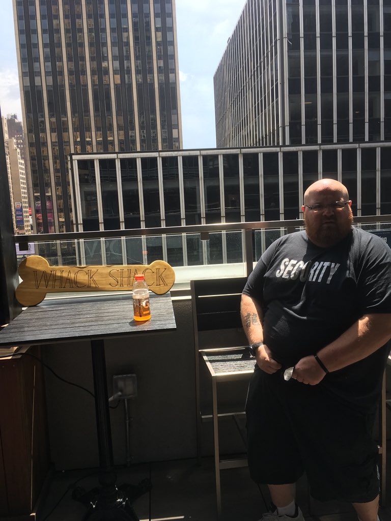 Babchik's tweet photo. The calm before the storm! #FALCon2018 starts at 4pm @RockandReilly @EvCoRadio @edhenry @UncleEddie13 #CherryFranComa https://t.co/JVasQFsJM6