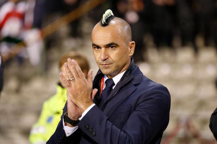 BREAKING NEWS 
Martinez verschijnt aan aftrap met verzoeningsgebaar naar Nainggolan. #BELPOR