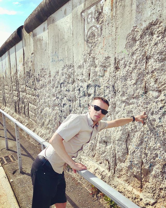 ChrisRyanNYC's tweet photo. Touching a #pieceofhistory #theberlinwall *
*
*
*
*
*
#adventuesofchrisandjesse #NatGeoTravel #NatGeoYourShot #ForbesTravelGuide #BBCTravel #GuardianTravelSnaps #PassionPassport #TravelStoke #BeautifulDestinations #BestInTravel #JetJournal #GirlsWhoExplo… https://t.co/7809YuRCrN https://t.co/9z7fX4m4KN