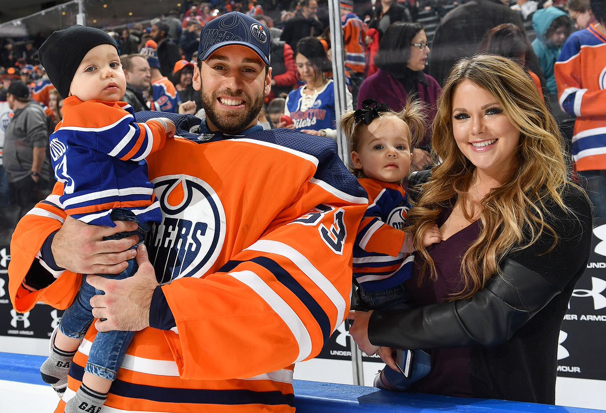 EdmontonOilers's tweet photo. Our friends at @SportChek are upping the #FathersDay gift game by giving you &amp; your dad a chance to win a trip to this year’s #NHLDraft in Dallas! Simply retweet this &amp; you’re entered. https://t.co/HbQ6qRbvdA