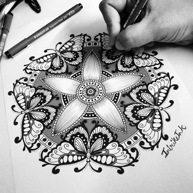surabhikuthiala's tweet photo. The best thing about drawing a mandala is that each and every time it turns out to be a totally unique design. Agree??? .
.
.
.
.
.
#mandala #intrikateink #mandala_sharing #mandalatattoo #mandalaybay #mandalala #blackandwhite #mystaedtler #blxckmandalas … https://t.co/FNRmRF21xf https://t.co/5Dv6pIjjPf