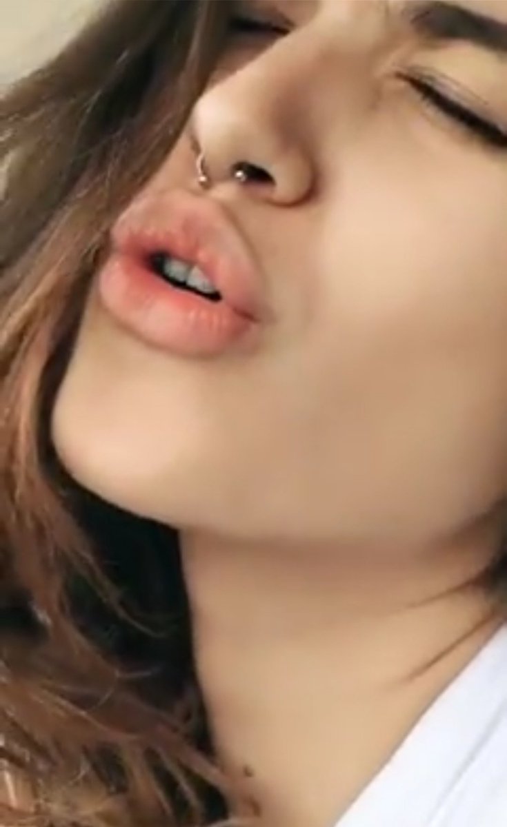 xcabellx's tweet image. deus abençoe os lábios maravilhosos de giovanna grigio