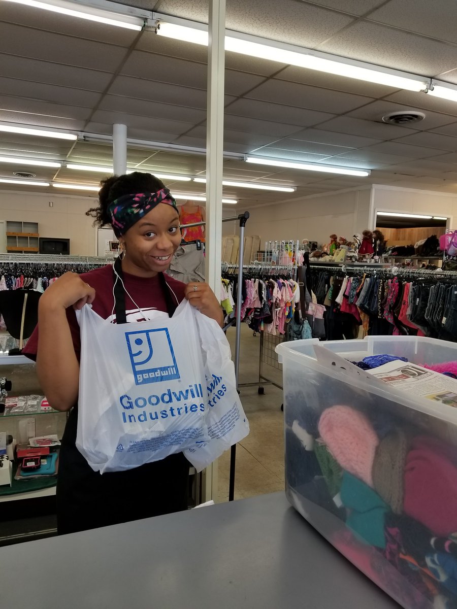 LAMeducatorTX's tweet photo. Great #GoodwillStore
on 59 in Diboll, TX
So organized with tons of fantastic buys...
and the ladies that work
at this store are so kind
& welcoming😊
@GoodwillIntl
#Goodwill💙 https://t.co/Toc99msbWz