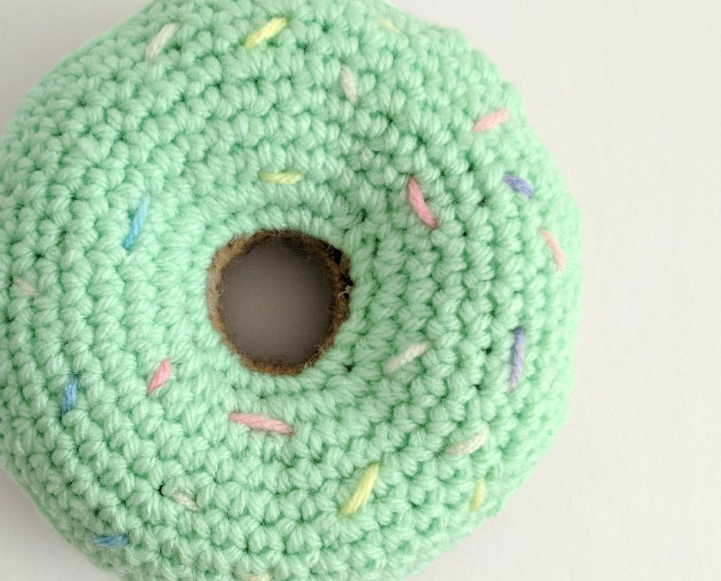 milkyoctopus's tweet photo. Here's a #tiptuesday on a Saturday: I use pastel variegated yarn for the doughnut sprinkles 🍩 It gives me multi-coloured sprinkles with a fraction of the effort! https://t.co/loh9u8iqhr