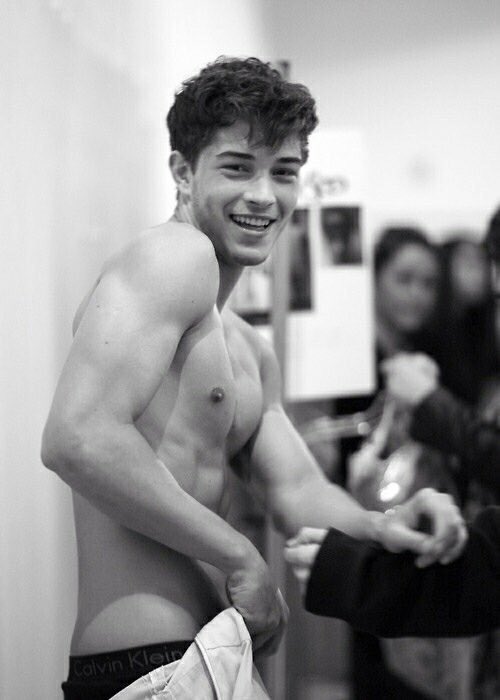 RpgTW1_'s tweet photo. Francisco Lachowski

• Morgan Mclean
• 19 ans
• Loup garou
• Côté creatures https://t.co/ZQp4NOjA29