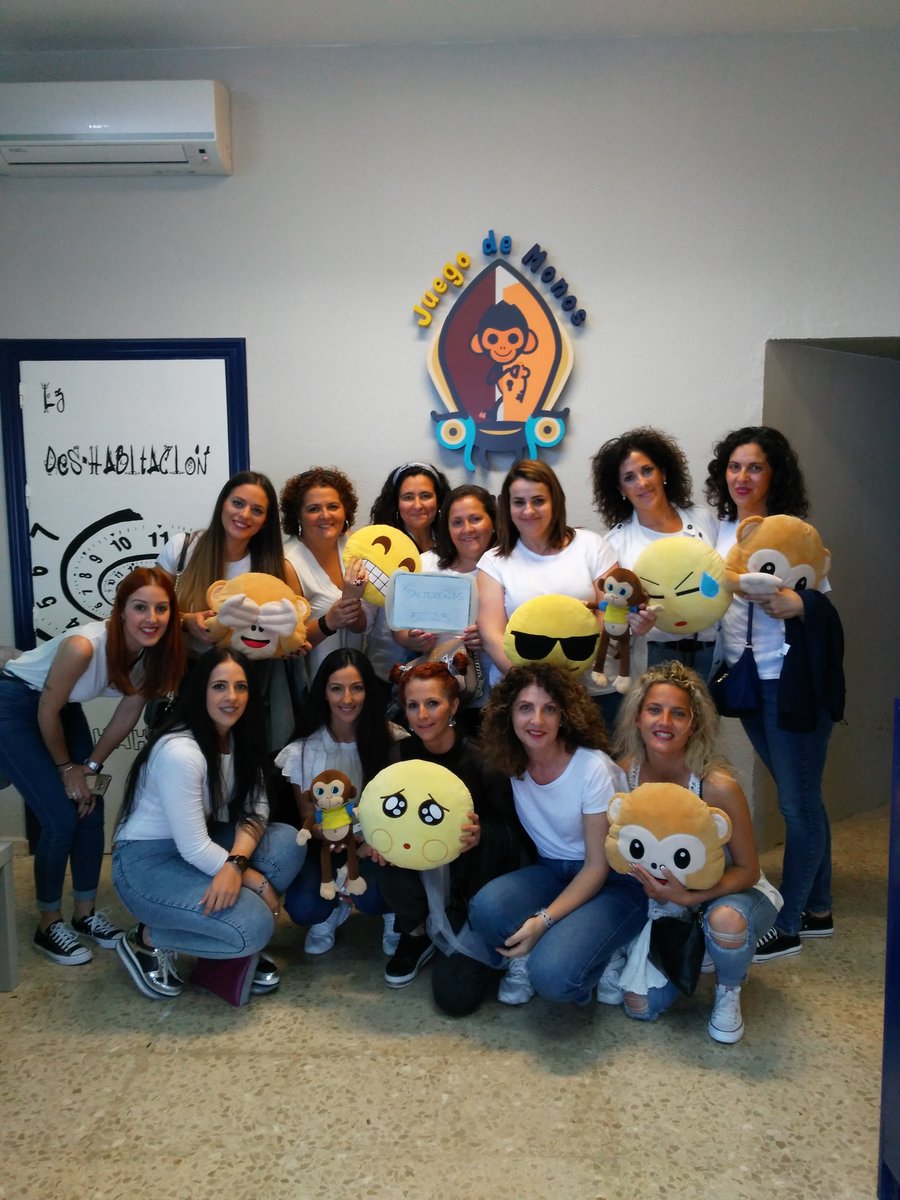 JuegoMonos's tweet photo. El mejor plan para celebrar una #despedidadesoltera es @JuegoMonos y "Saltereñas" lo sabe bien. Estas chicas han competido hasta el final y, aunque ha habido un equipo ganador, ambos equipos lo han hecho genial y han disfrutado  resolviendo cada prueba #escaperoom #Sevilla #Ocio https://t.co/wB23fijFX3