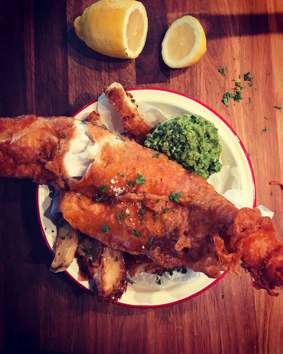 markjamesmunro's tweet photo. Sustainable beer battered haddock with roasted chips, fresh mint mushy peas #kitchen29 ๐ฃ https://t.co/pDL9ypcNV7