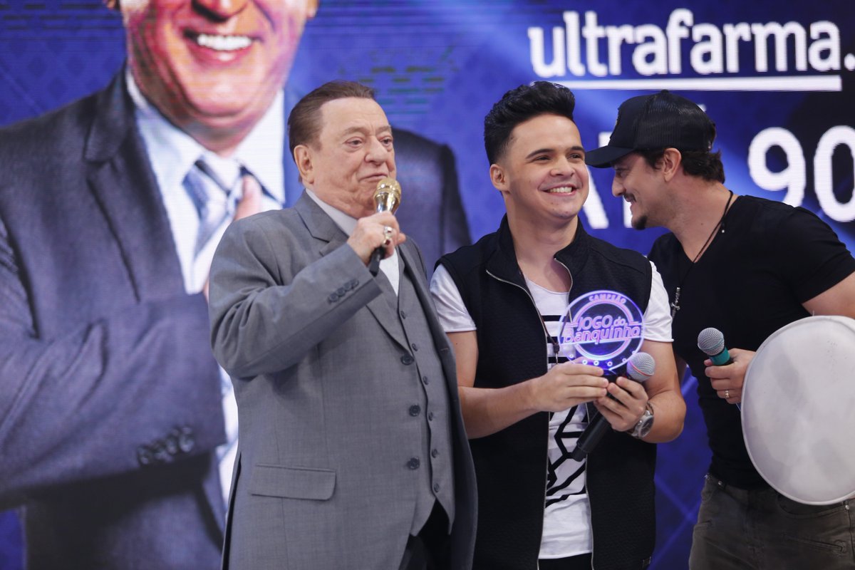 talkraul_'s tweet photo. Felipe Colácio ganhou o Jogo do Banquinho no #ProgramaRaulGil https://t.co/ljBkOAuuPu