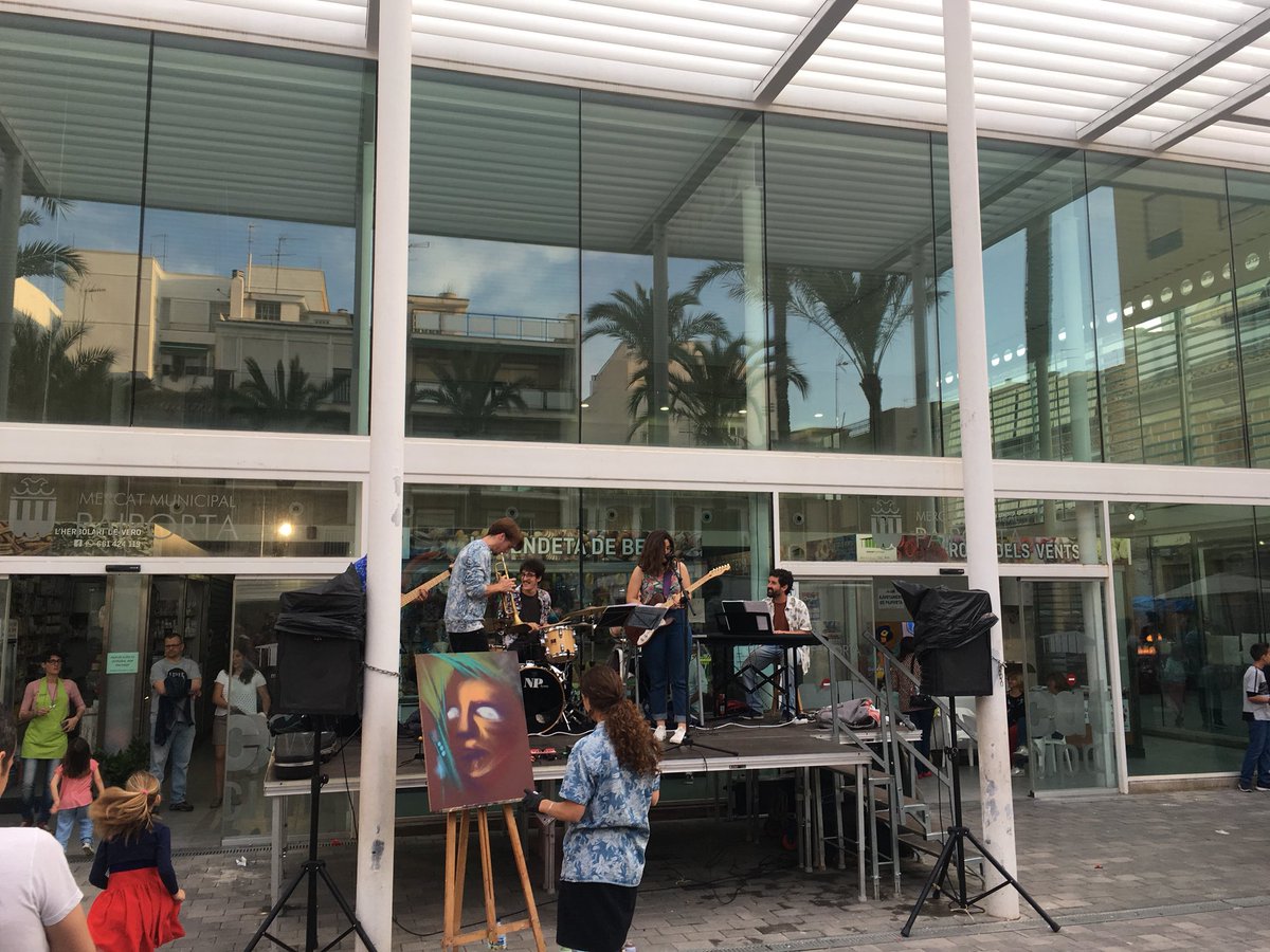 iisabelmg's tweet photo. Ara mateix a la Fira de comerç. #Paiporta @Ajunt_Paiporta #PoolJazz https://t.co/2bJK0SciQO