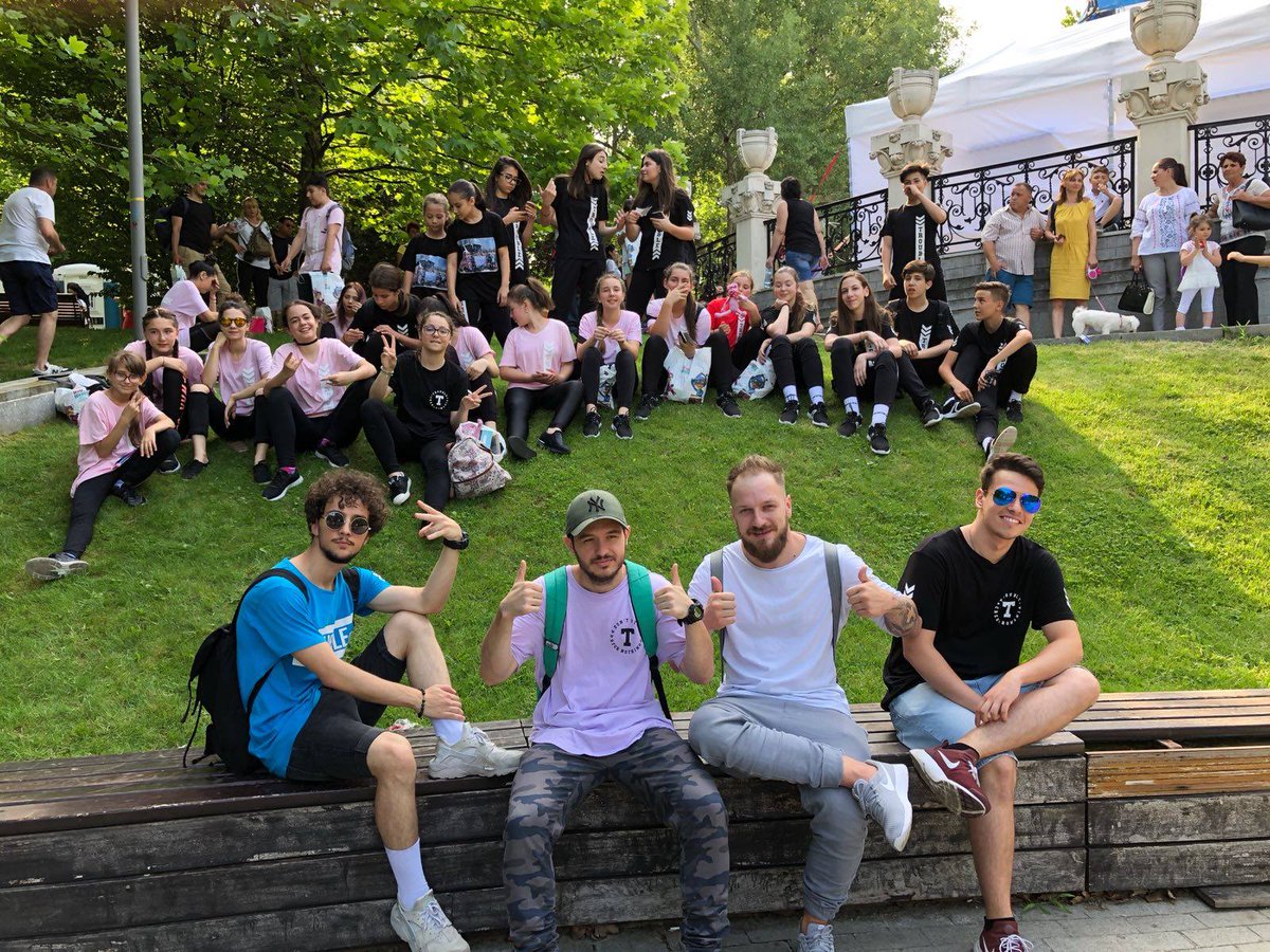 alex_istin's tweet photo. - Ieri am dansat cu totii in parcul Titan si ne-am simtit exceptional

- Yesterday we all danced in Titan Park and we felt great

#TroubleDanceCompany #DanceClasses #CursuriDeDans #TRBL #Remember #B4T #MiniTrouble #TroubleCrew #MaxTrouble #TitanPark #ItsyBitsy https://t.co/iCw5RYf1lM