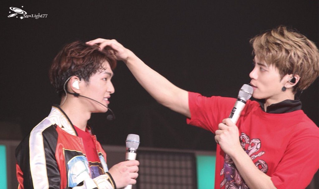 Jongyu taking care of each other   #SHINee