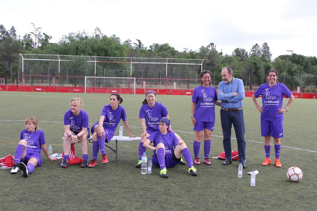 RFFM_oficial's tweet photo. #FutFem
Ni la lluvia ☔️ ha frenado el ímpetu de nuestras veteranas madrileñas 🔝 -y alguna foránea 😁🙊- que lo han pasado en grande en la 1ª Edición del Torneo de #Fútbol7 ⚽️
@PacoDiezRFFM, @JavierGonzlez24 y @TaniaTabanera no han querido perdérselo! ✌🏼️ https://t.co/lQSCkdP3Aa