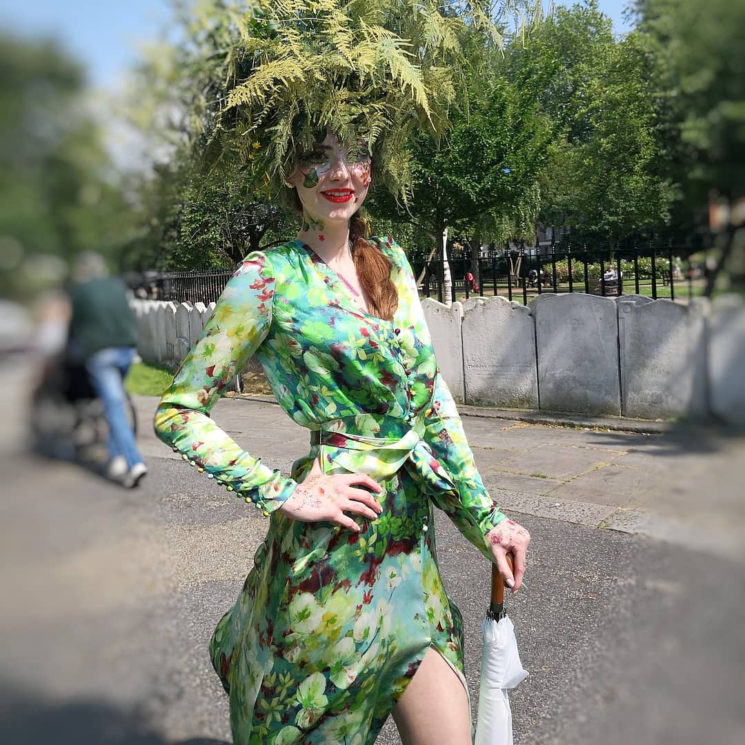 Alla_Sanders's tweet photo. Happy first #summer #weekend 2018! 🌞 Sunny #smile from #model &amp; #actress Ruby Brown at #fashion floral parade by @CatwalkerCo @HayfordRhodes &amp; @paperself celebrating RHS Chelsea #FlowerShow Artistic makeup @anna_kompaniets, my daughter &amp; Co-founder @Fennec_London #flowerlovers https://t.co/9ft6S6x8aP