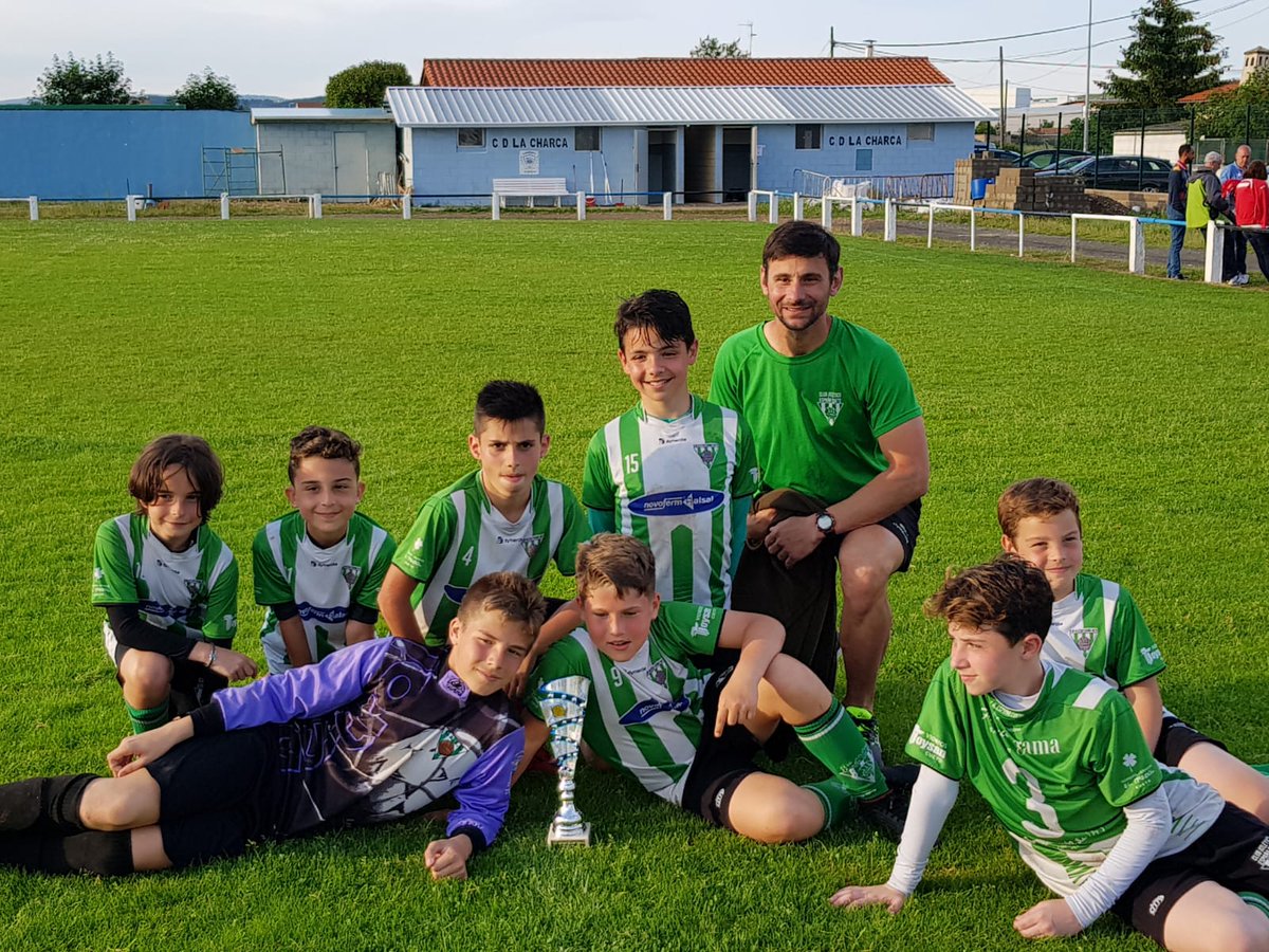 espanadecueto's tweet photo. Nuestro Alevin A campeón en el torneo  de Miranda después de remontar un 3-0 
Bravo campeones!!!! https://t.co/BQvyFswKEy