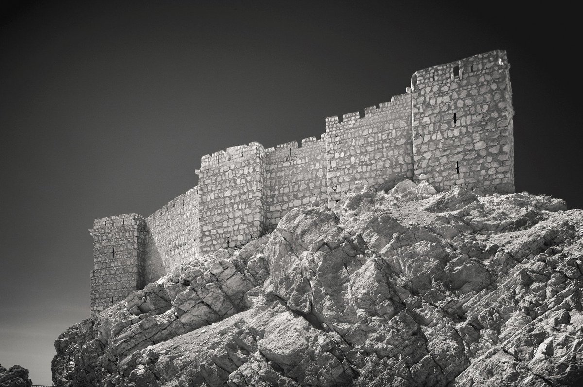 NewYorker's tweet photo. Peter Aaron’s images of Syria, from 2009, amount to a staggering chronicle of historic monuments, many of which have since been badly damaged or completely destroyed: https://t.co/poqDiQSU0B https://t.co/lLsFE3lf6q