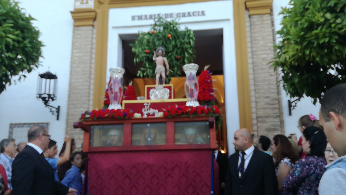 camascofrade's tweet photo. Sale San Sebastián y la Custodia con Jesús Sacramentado, suena @BandaCamas #corpuscamas18 #TDSCofrade https://t.co/I4AUUcIMvH