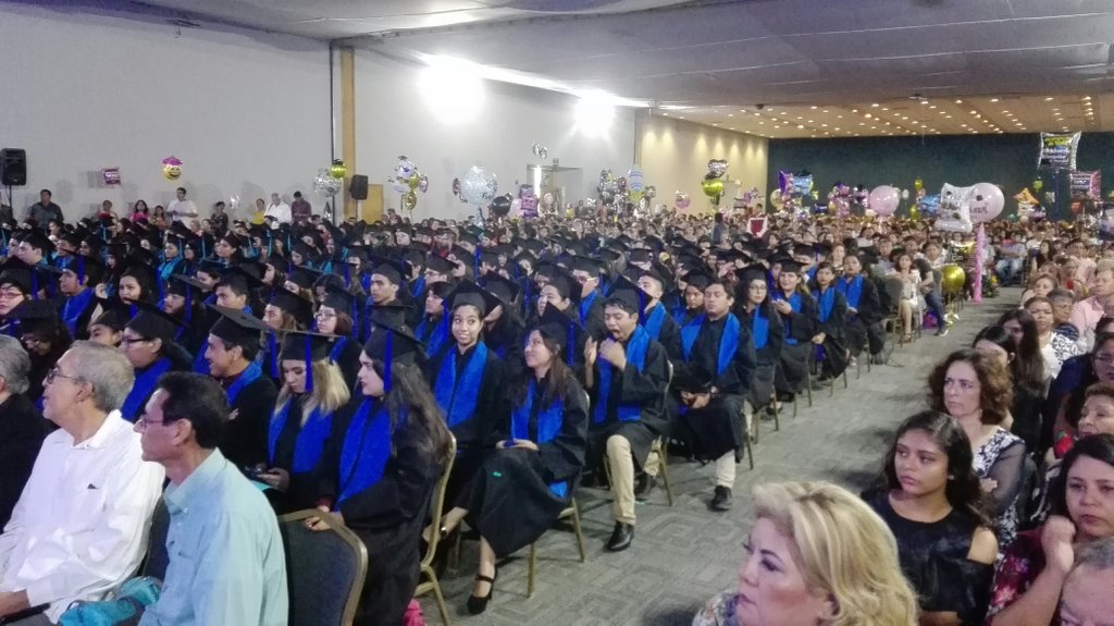 hyperFADYCS's tweet photo. Ceremonia de Graduación de Licenciaturas y Maestrías Lic. Francisco García Juárez Clase 2018-1
#HypermediaUAT #FADYCS #UAT #YoCreoEnLaUAT #graduaciones #graduados #Tampico#CdMadero #CdVictoria #Tamaulipas https://t.co/nj08C86Uvy
