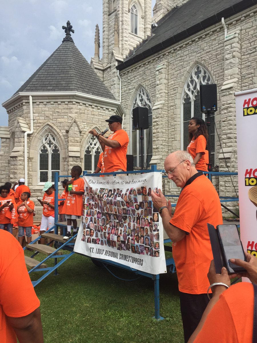 LydaKrewson's tweet photo. Inspiring March this morning- wearing orange to call for end to gun violence- thank you Better Family Life, 95.5 WFUN &amp; Hot 104.1 (WHHL), St. Louis Regional Crimestoppers, with @SLMPD @SenatorNasheed Judge Edwards, DJ Cut, and the great folks of StLouis https://t.co/ViiKe1pyQZ