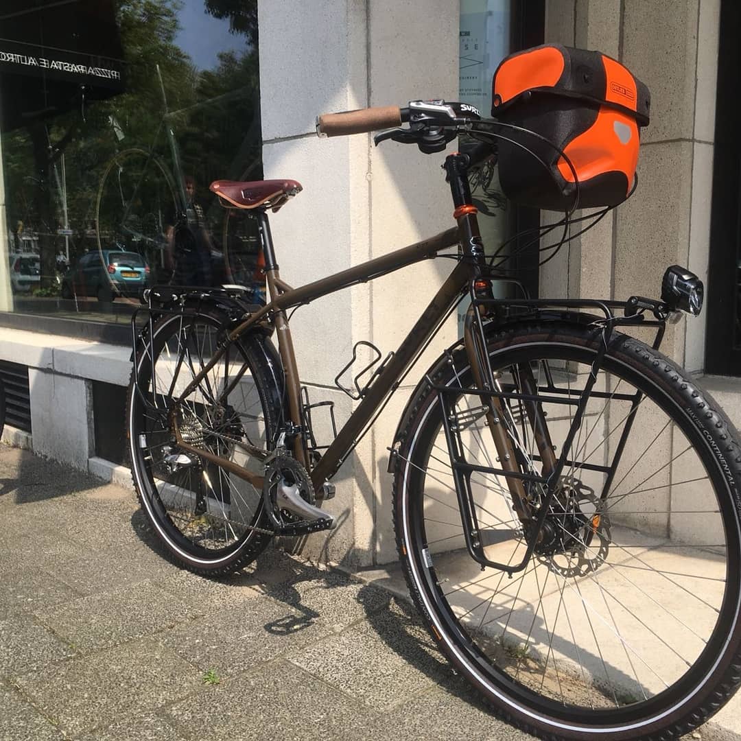 SnelFietsen's tweet photo. Super coole Surly gebouwd.
Deze fiets gaat vele waanzinnige kilometers over alle ondergronden rijden.

#snel #Snelfietsen #Fietsenwinkel #Surly #Bikes #Bouwen #Atelier #Passie #DenHaag #Valeriusstraat https://t.co/13AR7dXka1